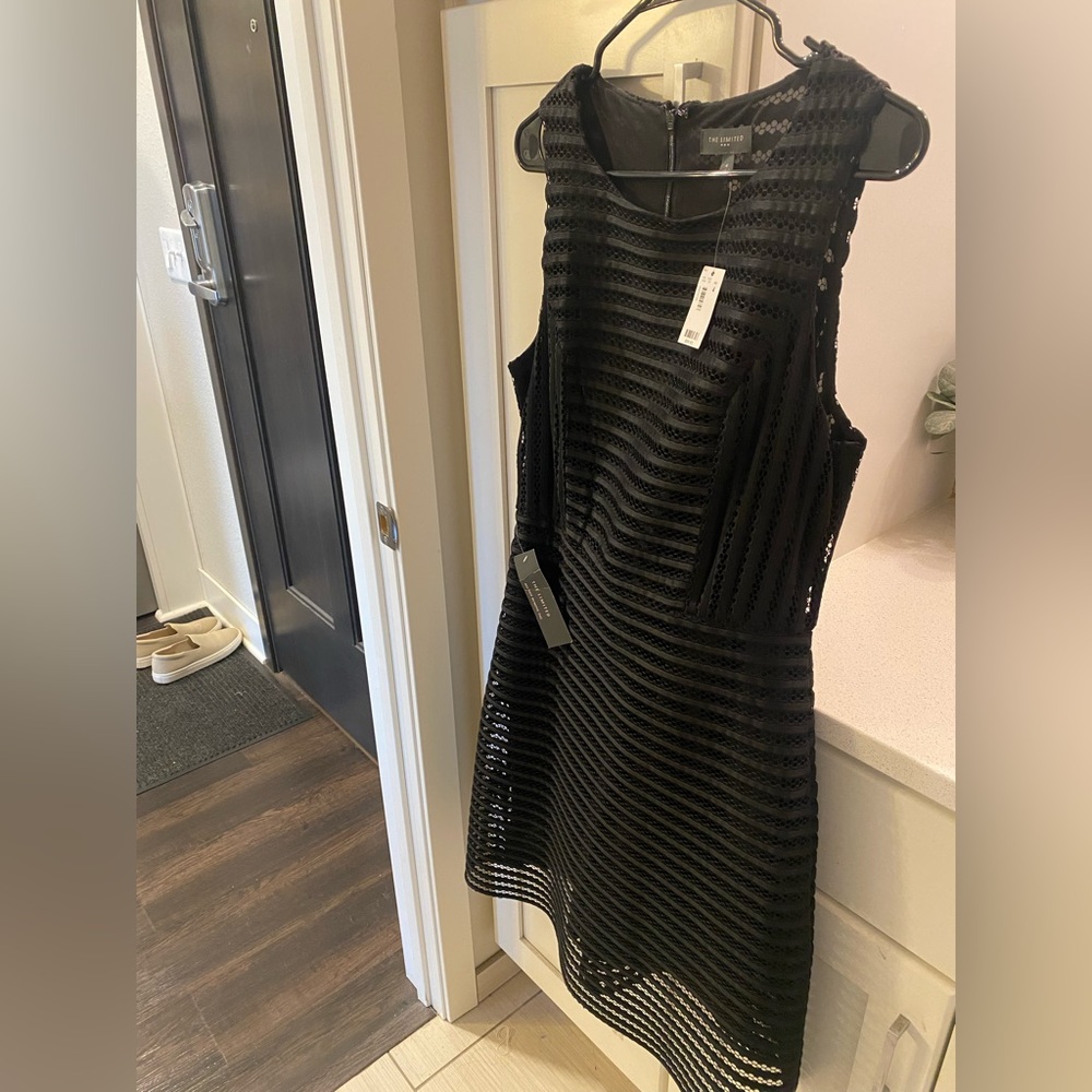 NEW WITH TAGS BLACK FORMAL DRESS SUZE 4